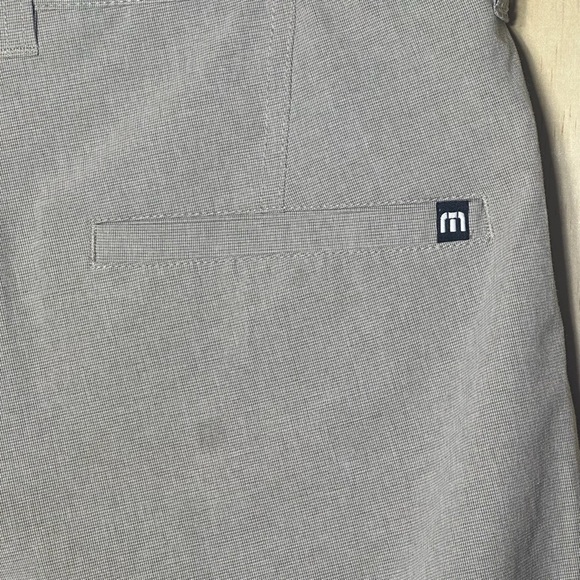 Travis Mathew Men’s Golf Shorts Beige Size 30 10” Inseam - Picture 7 of 8